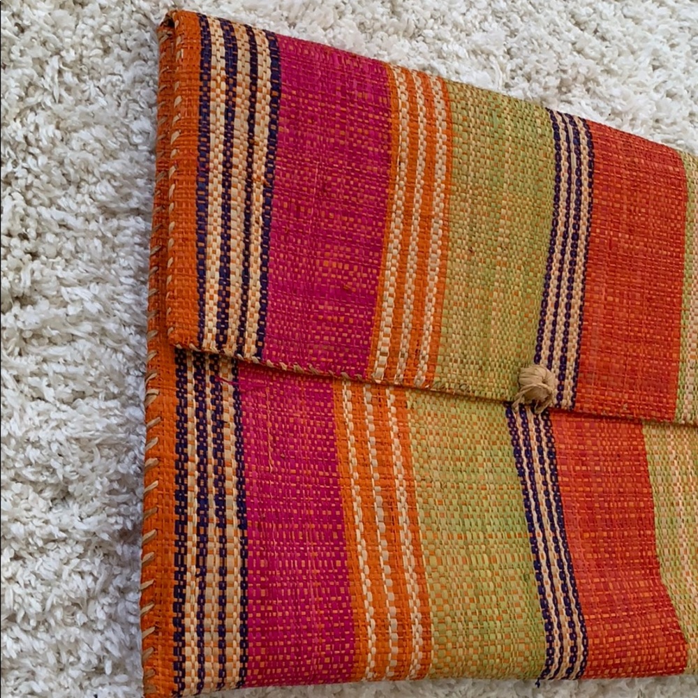 Handmade straw pouch - Picture 3 of 5